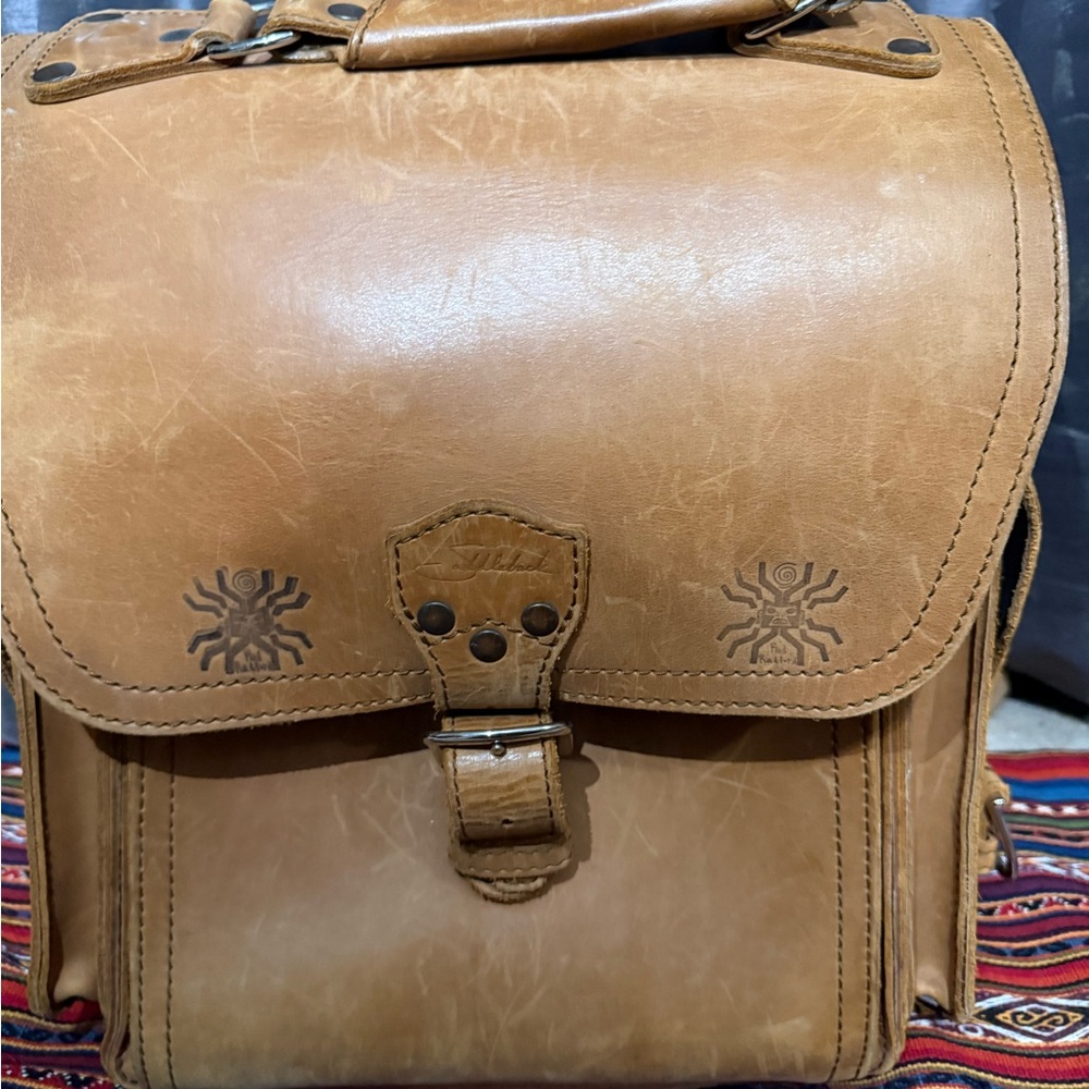 Vintage Saddleback Leather “The Tank” Backpack — Original Model - Picture 2 of 9